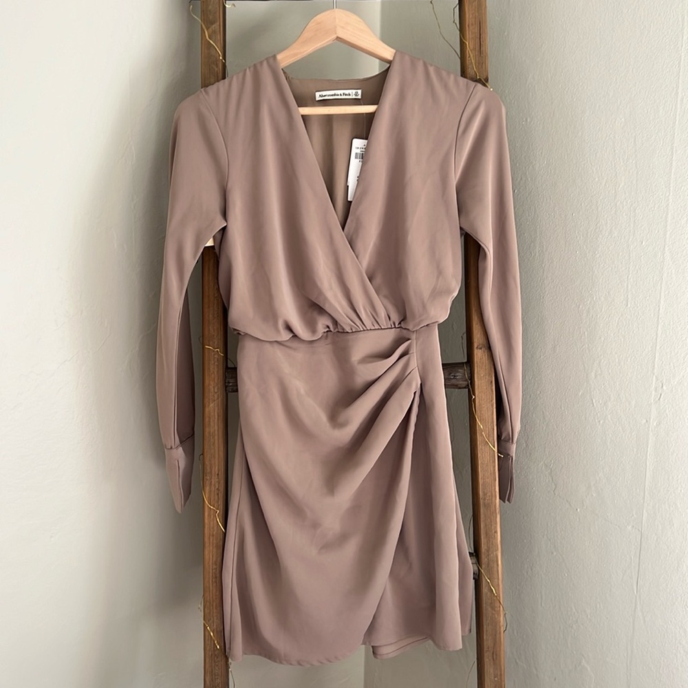 Abercrombie and Fitch Fit and Flare Dress. NWT. XS